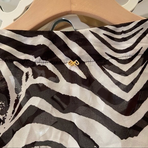 PILYQ Barcelona African Rays Embellished Tunic M/L - Picture 10 of 10